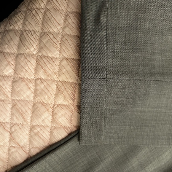 Michael Kors 100% Wool Men’s Suit in Lt. Grey. Men’s Size 44R. - Picture 8 of 8